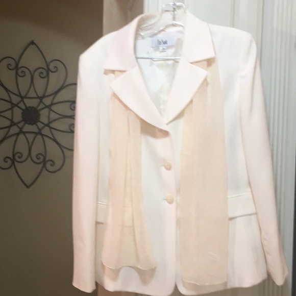 Women’s 2 Piece Pants Suit with Scraf - Picture 2 of 6